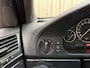BMW 5-Serie 525i INDIVIDUAL / M-Sport / TOLEDOBLAU MET. / Schuif-Kanteldak / Leder / Memory / Stoelverwarming / Navigatie / Cruise / 17'' LMV