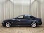 BMW 5-Serie 525i INDIVIDUAL / M-Sport / TOLEDOBLAU MET. / Schuif-Kanteldak / Leder / Memory / Stoelverwarming / Navigatie / Cruise / 17'' LMV