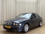 BMW 5-Serie 525i INDIVIDUAL / M-Sport / TOLEDOBLAU MET. / Schuif-Kanteldak / Leder / Memory / Stoelverwarming / Navigatie / Cruise / 17'' LMV