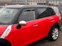 MINI Countryman Mini 1.6 Cooper Pepper 122PK! Stoelverwarming l Airco l 17'LMV l Two tone zwart dak! DEALER OH l TOPSTAAT!