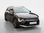 Kia Niro 1.6 GDi Hybrid DynamicPlusLine | Parkeersensoren Voor + Achter | Schuif / Kanteldak | Camera Achter | Apple Carplay / Android Auto | Licht + Regensensor | Stoel + Stuurverwarming | Elektrische Achterklep | Cruise Control Adaptief |