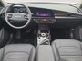 Kia Niro EV DynamicPlusLine 64.8 kWh | Trekhaak | Stoel en stuurverwarming | Schuifdak | Dodehoekdetectie | Adaptieve cruise control | Parkeersensoren voor en achter |