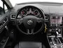 Volkswagen Touareg 3.0 TDI Exclusive Series | Luchtvering | Trekhaak (3500kg) | Panoramadak | Dealer onderhouden | Leder | Camera |