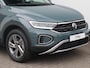 Volkswagen T-Roc Life Edition 1.0 TSI 116pk | Trekhaak | Achteruitrijcamera | Parkeersensoren | 17" velgen |