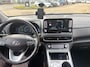 Hyundai Kona Electric EV Premium 64 kWh | NL-AUTO! | LEDER | TREKHAAK | CAMERA | ADAPTIVE CRUISE | DEALER OH! | STANDKACHEL | DODE HOEK | STOELVERWARMING | PRACHTIGE STAAT!