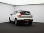 Volvo XC40 Recharge P8 AWD R-Design / Trekhaak / Panoramadak / Lederen Bekleding / 20" Wielen / Stoel+Stuurverwarming / All-Season Banden /