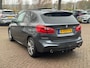 BMW 2-Serie Active Tourer 225i M Sport / Trekhaak / Panoramadak / Camera / Head-up / Harman Kardon / Keyless / 18'' / Alcantara / Navigatie / LED Koplampen / DAB / Stoelverwarming / Cruise Control