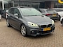 BMW 2-Serie Active Tourer 225i M Sport / Trekhaak / Panoramadak / Camera / Head-up / Harman Kardon / Keyless / 18'' / Alcantara / Navigatie / LED Koplampen / DAB / Stoelverwarming / Cruise Control