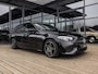 Mercedes-Benz C-klasse Estate 300 e AMG Line | NIGHT PAKKET | PANORAMA-SCHUIF-KANTELDAK | STOELMEMORY | KEYLESS ENTRY | APPLE CARPLAY | SFEERVERLICHTING | ACHTERUITRIJCAMERA | STOELVERWARMING | SOUNDSYSTEM |