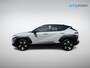 Hyundai Kona 1.6 GDI HEV Premium | Two-Tone Lakkleur | Stoelverwarming + -Ventilatie | 360° Camera | Leder | Navigatie | Apple Carplay/Android Auto | Geheugenstoel