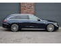 Mercedes-Benz E-klasse Estate 300 e Premium+ AMG Line | Airmatic | Hyperscreen | Distronic+ | Memory | Massage | Burmester | Stoelventilatie | 3D-Display | HUD | Verwarmd Stuurwiel | Trekhaak | Digital Light |