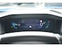 Peugeot e-2008 EV GT Pack 50 kWh 3 Fase 92%SOH! | Schuif-/Kanteldak | Alcantara | Stoelverwarming | Adaptive Cruise | Dodehoek-Detectie | Achteruitrijcamera | !!