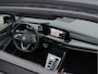 Volkswagen Golf 1.5 eTSI R-Line Business | Panorama dak | Adaptief onderstel | Head-up display | Black-style | NL-auto | 1e eigenaar |