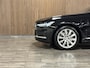 Volvo V90 T6 AWD Recharge Inscription MY22 | Schuifdak | 360° Camera | Head-Up Display | Harman Kardon | Adaptieve Cruise Control | Stoel en Stuurwielverwarming | Full LED Meesturende koplampen | Pilot Assist | BLIS Dode Hoek Detectie | Elektrische voorstoelen geheugen | Tailored Wool blend interieur met contour stoelen* | Zitting verlenging voorstoelen | Lederen dashboard | 18 Inch | Google Infotainment | Keyless Drive | Parkeersensoren voor+achter | Elektrisch bedienbare achterklep | Geïntegreerde kinderzitjes achterin | Geïntegreerde zongordijnen achterportieren | Verlichte instaplijsten | DAB Radio | Apple Carplay/Android Auto | Volvo On Call met mobiele App functie |