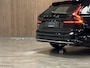 Volvo V90 T6 AWD Recharge Inscription MY22 | Schuifdak | 360° Camera | Head-Up Display | Harman Kardon | Adaptieve Cruise Control | Stoel en Stuurwielverwarming | Full LED Meesturende koplampen | Pilot Assist | BLIS Dode Hoek Detectie | Elektrische voorstoelen geheugen | Tailored Wool blend interieur met contour stoelen* | Zitting verlenging voorstoelen | Lederen dashboard | 18 Inch | Google Infotainment | Keyless Drive | Parkeersensoren voor+achter | Elektrisch bedienbare achterklep | Geïntegreerde kinderzitjes achterin | Geïntegreerde zongordijnen achterportieren | Verlichte instaplijsten | DAB Radio | Apple Carplay/Android Auto | Volvo On Call met mobiele App functie |