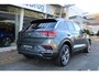 Volkswagen T-Roc 1.5 TSI 150pk R-Line DSG Automaat Navigatie by APP / Panorama dak / LM 18 inch / Park Assist / Camera / Elektr klep