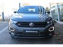 Volkswagen T-Roc 1.5 TSI 150pk R-Line DSG Automaat Navigatie by APP / Panorama dak / LM 18 inch / Park Assist / Camera / Elektr klep
