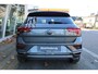 Volkswagen T-Roc 1.5 TSI 150pk R-Line DSG Automaat Navigatie by APP / Panorama dak / LM 18 inch / Park Assist / Camera / Elektr klep