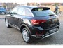 Volkswagen T-Roc 1.0 TSI 110pk Style / Panorama dak / Navigatie / LM 17 inch / Park Assist / Full LED / Afn trekhaak