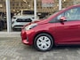 Toyota Yaris 1.5 VVT-i 111pk Active | Trekhaak, Rood parelmoer, Parkeercamera, Cruise control, Climate control