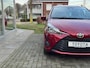 Toyota Yaris 1.5 VVT-i 111pk Active | Trekhaak, Rood parelmoer, Parkeercamera, Cruise control, Climate control