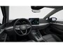 Volkswagen Golf Life Edition eHybrid | 'App-Connect' draadloze smartphone integratie | Achterbank in ongelijke delen neerklapbaar incl. middenarmsteun en doorlaadmogelijkheid | Afstandscontrolesysteem (Front Assist)