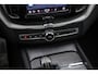 Volvo XC60 2.0 T6 Plug-in hybrid AWD R-Design | Long Range | Trekhaak | Panoramadak | 21" velgen | Adaptive cruise control | Stoel- en stuurwielverwarming | Achteruitrijcamera | Getint glas |