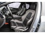 Volvo XC60 2.0 T6 Plug-in hybrid AWD R-Design | Long Range | Trekhaak | Panoramadak | 21" velgen | Adaptive cruise control | Stoel- en stuurwielverwarming | Achteruitrijcamera | Getint glas |
