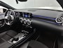 Mercedes-Benz A-klasse 250 e Business Solution AMG Limited 5 Spaaks lichten metalen | MBUX wide screen | Navigatie | Parking support met camera achter | Inclusief 24 maanden MB Certified garantie voor Europa.
