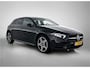 Mercedes-Benz A-klasse 250 e Business Solution AMG Limited 5 Spaaks lichten metalen | MBUX wide screen | Navigatie | Parking support met camera achter | Inclusief 24 maanden MB Certified garantie voor Europa.