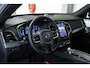 Volvo XC90 T8 AWD Ultra Dark | Verwarmde | Geventileerde en Masserende Voorstoelen | Luchtvering | Panoramadak met Schuif-/Kantelfunctie | 4- Zone Climate Control | Semi-Elektrische Trekhaak | 360º Camera | Gelamineerd en Getint Glas Achter| Bowers & Wilkins |