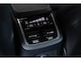Volvo XC90 T8 AWD Ultra Dark | Verwarmde | Geventileerde en Masserende Voorstoelen | Luchtvering | Panoramadak met Schuif-/Kantelfunctie | 4- Zone Climate Control | Semi-Elektrische Trekhaak | 360º Camera | Gelamineerd en Getint Glas Achter| Bowers & Wilkins |