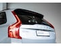 Volvo XC90 T8 AWD Ultra Dark | Verwarmde | Geventileerde en Masserende Voorstoelen | Luchtvering | Panoramadak met Schuif-/Kantelfunctie | 4- Zone Climate Control | Semi-Elektrische Trekhaak | 360º Camera | Gelamineerd en Getint Glas Achter| Bowers & Wilkins |