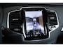 Volvo XC90 T8 AWD Ultra Dark | Verwarmde | Geventileerde en Masserende Voorstoelen | Luchtvering | Panoramadak met Schuif-/Kantelfunctie | 4- Zone Climate Control | Semi-Elektrische Trekhaak | 360º Camera | Gelamineerd en Getint Glas Achter| Bowers & Wilkins |