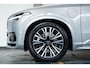 Volvo XC90 T8 AWD Ultra Dark | Verwarmde | Geventileerde en Masserende Voorstoelen | Luchtvering | Panoramadak met Schuif-/Kantelfunctie | 4- Zone Climate Control | Semi-Elektrische Trekhaak | 360º Camera | Gelamineerd en Getint Glas Achter| Bowers & Wilkins |