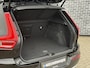 Volvo XC40 T4 Recharge Core | Adaptieve Cruise Control | Trekhaak | Stoel-/Stuurverwarming | Parkeercamera | Navigatie | Apple CarPlay & Android Auto | Comfortstoelen |