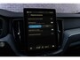 Volvo XC60 T8 Plug-in hybrid AWD Plus Black Edition | Facelift | Adaptieve Cruise Control | Panoramadak | Harman Kardon Audio | 21" Velgen | 360° Parkeercamera | Stoel-/Stuurverwarming | Getint glas |