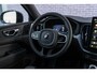 Volvo XC60 T8 Plug-in hybrid AWD Plus Black Edition | Facelift | Adaptieve Cruise Control | Panoramadak | Harman Kardon Audio | 21" Velgen | 360° Parkeercamera | Stoel-/Stuurverwarming | Getint glas |