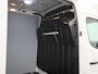 Renault Master T35 2.3 dCi 135 L3H2 Work Edition | Cruise Control | Airco | Achteruitrijcamera | Lederen bekleding | Schuifdeur Rechts