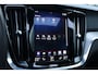 Volvo V60 2.0 T4 R-Design | Panoramadak | Semi elektrische trekhaak | Adaptieve cruise control | Standkachel | Stoelverwarming | Stuurwielverwarming | Apple Carplay | Android Auto | Bestuurdersstoel met geheugenfunctie