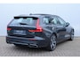 Volvo V60 2.0 T4 R-Design | Panoramadak | Semi elektrische trekhaak | Adaptieve cruise control | Standkachel | Stoelverwarming | Stuurwielverwarming | Apple Carplay | Android Auto | Bestuurdersstoel met geheugenfunctie