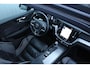 Volvo V60 2.0 T4 R-Design | Panoramadak | Semi elektrische trekhaak | Adaptieve cruise control | Standkachel | Stoelverwarming | Stuurwielverwarming | Apple Carplay | Android Auto | Bestuurdersstoel met geheugenfunctie