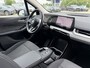 BMW 2-Serie Active Tourer 218i Trekhaak Panoramadak Stuurwielverwarming Stoelverwarming LED Achteruitrijcamera Keyless Entry Carplay