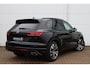 Volkswagen Touareg 3.0 TSI eHybrid 4Motion Elegance Black Style | Luchtvering | 380pk Tiptronic