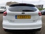 Ford Focus 1.0 Trend Edition met parkeersensoren en navigatie en bluetooth telefoon / media en cruise controle