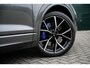 Volkswagen Touareg 3.0 TSi eHybrid 4MOTION R design | Luchtvering | VW-garantie 5jaar / 100.000km | Panoramisch schuifdak | Trekhaak elektrisch | Adaptieve Cruise Control | Soft close portieren | Leder "Puglia" "R-logo' zwart/ blauwe stikking | 22" Lichtmetalen velgen "Estoril", zwart