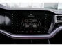 Volkswagen Touareg 3.0 TSi eHybrid 4MOTION R design | Luchtvering | VW-garantie 5jaar / 100.000km | Panoramisch schuifdak | Trekhaak elektrisch | Adaptieve Cruise Control | Soft close portieren | Leder "Puglia" "R-logo' zwart/ blauwe stikking | 22" Lichtmetalen velgen "Estoril", zwart