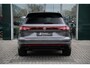 Volkswagen Touareg 3.0 TSi eHybrid 4MOTION R design | Luchtvering | VW-garantie 5jaar / 100.000km | Panoramisch schuifdak | Trekhaak elektrisch | Adaptieve Cruise Control | Soft close portieren | Leder "Puglia" "R-logo' zwart/ blauwe stikking | 22" Lichtmetalen velgen "Estoril", zwart