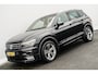 Volkswagen Tiguan 2.0 TDi 240 Pk 4Motion R-Line I Zwart Leder I Panoramadak I Org. Electr. Trekhaak I 19 inch. I Digital Cockpit