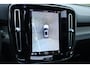 Volvo XC40 Recharge P8 AWD R-Design | Panoramadak| Premium Audio by Harman en Kardon|Rondomzicht Camera| Lederen Interieur| Alarmklasse 3| Electrisch bedienbare Voorstoelen| Warmtepomp| Park Assist voor en Achter.
